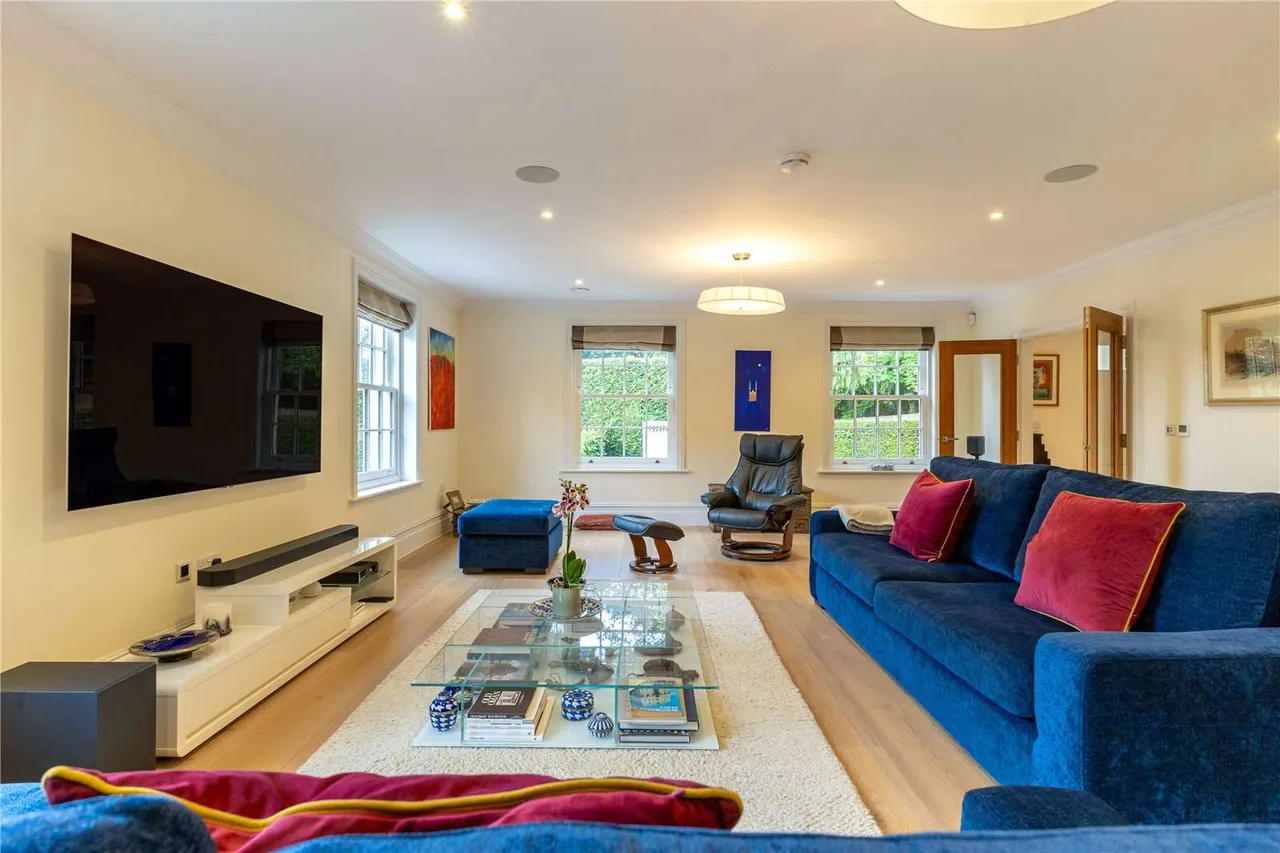 The Holt, Sleepers Hill, SO22, photo 6
