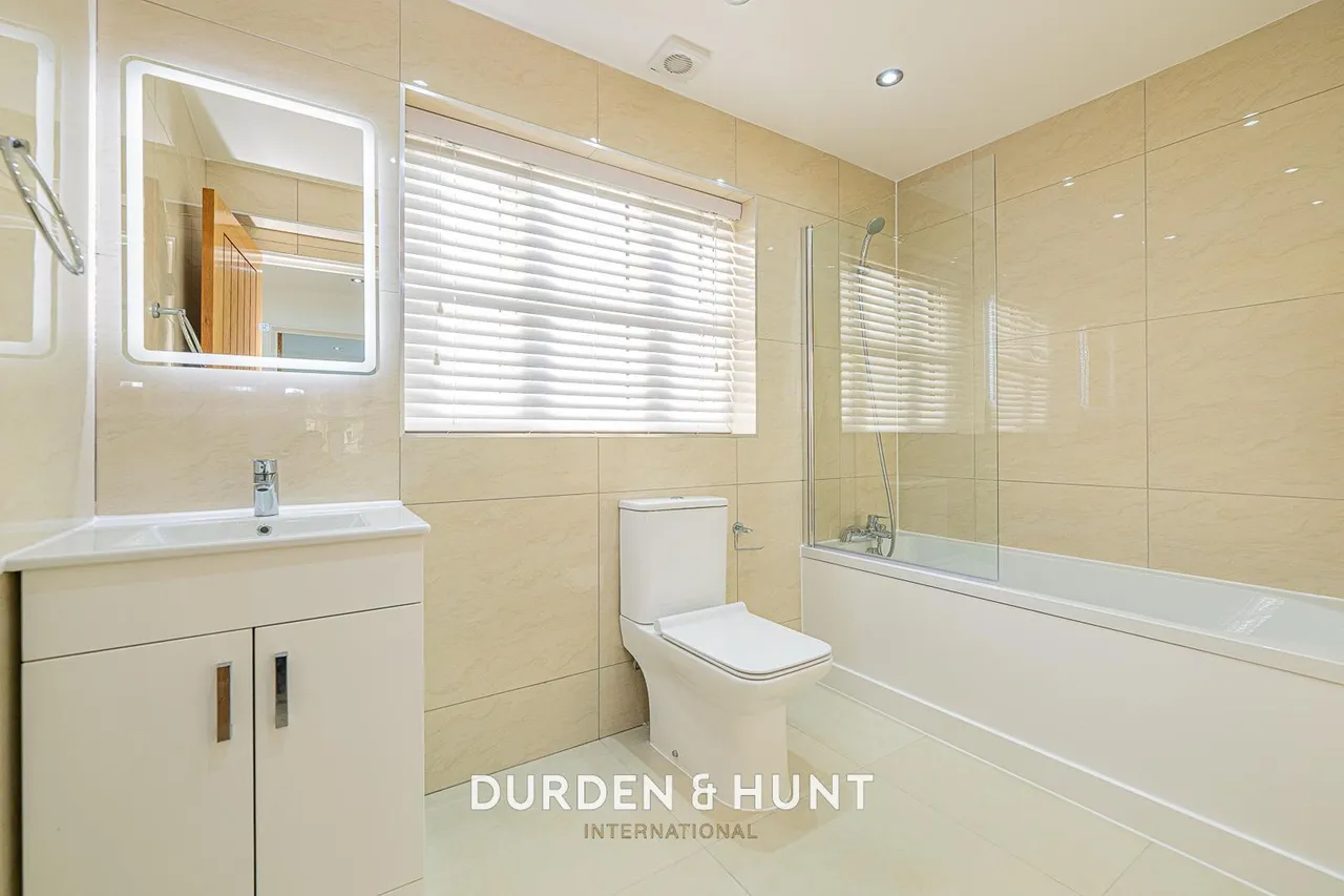 Purfleet Road, South Ockendon, RM15, photo 18
