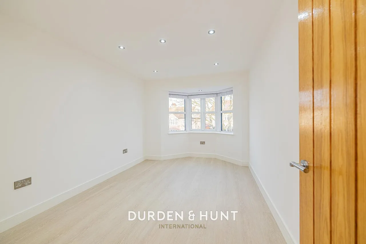 Purfleet Road, South Ockendon, RM15, photo 12