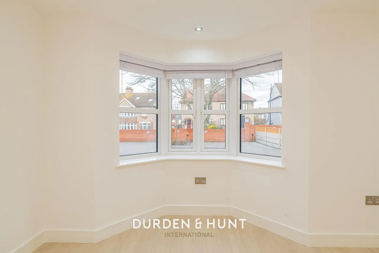 Purfleet Road, South Ockendon, RM15, photo 4