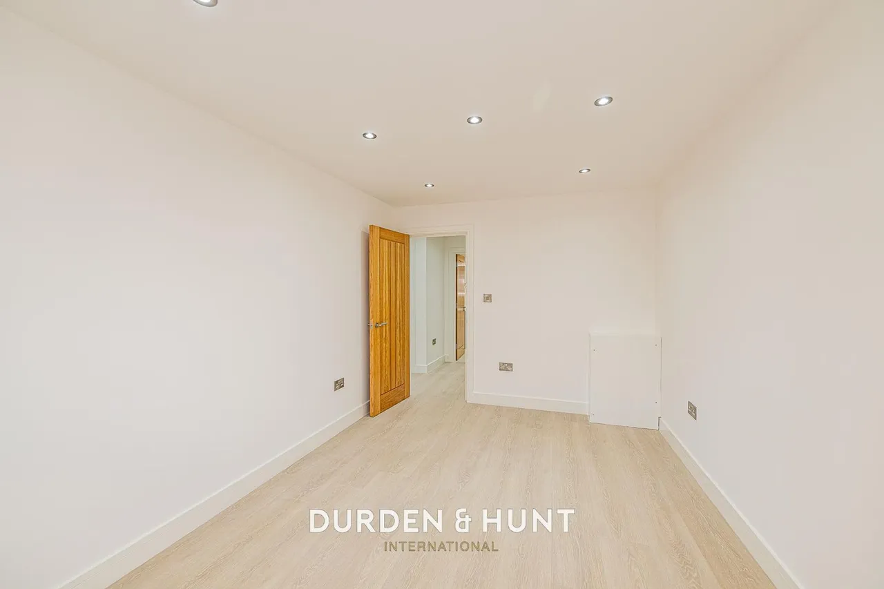 Purfleet Road, South Ockendon, RM15, photo 13
