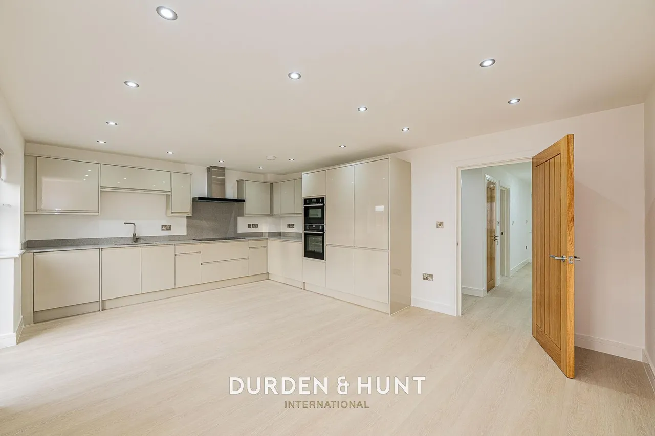Purfleet Road, South Ockendon, RM15, photo 9