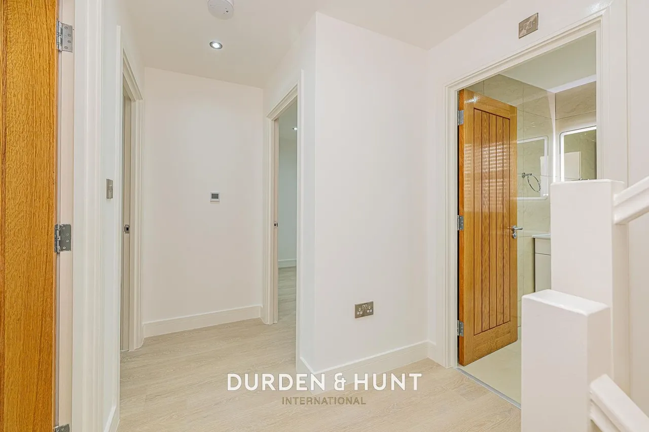 Purfleet Road, South Ockendon, RM15, photo 17