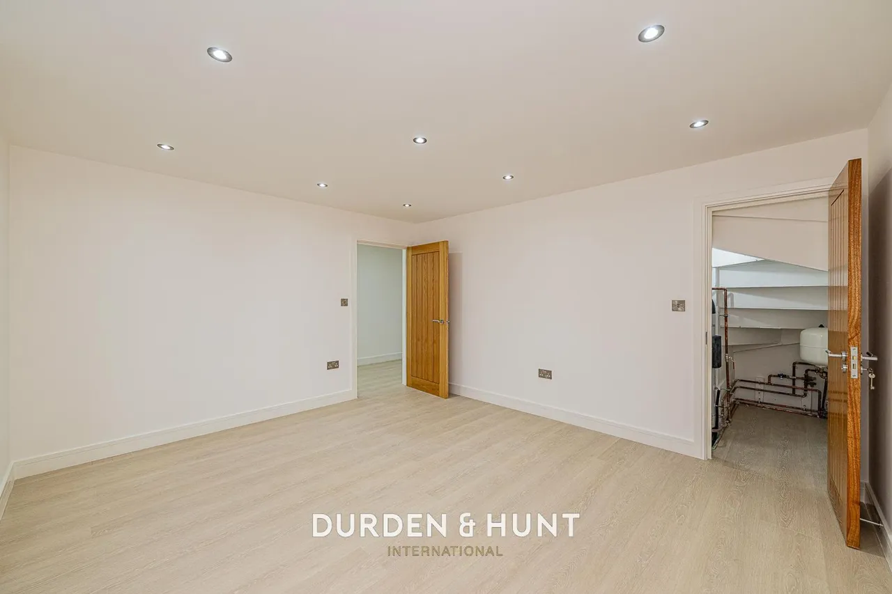 Purfleet Road, South Ockendon, RM15, photo 3