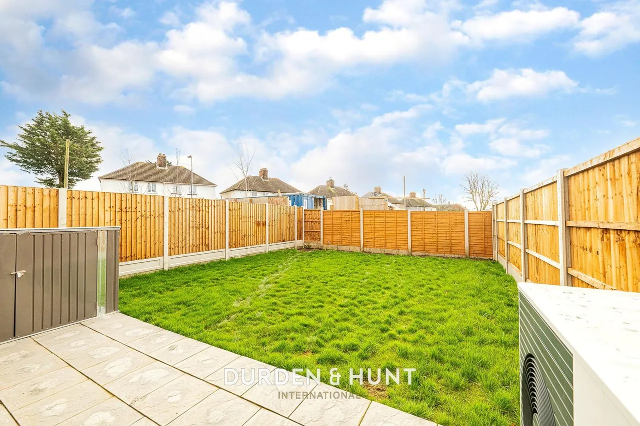 Purfleet Road, South Ockendon, RM15, photo 23