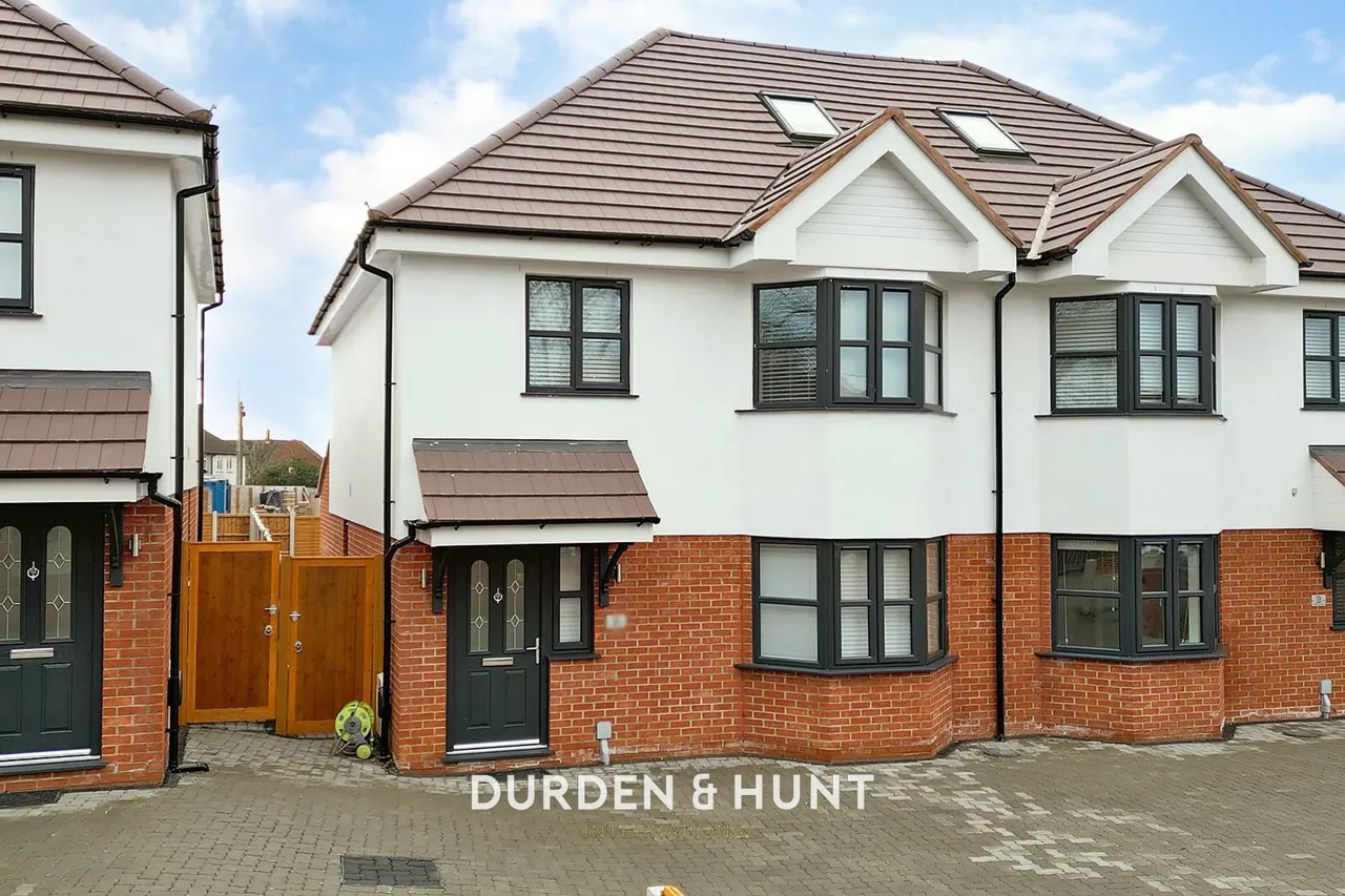 4 bed house for sale, Purfleet Road, South Ockendon, RM15