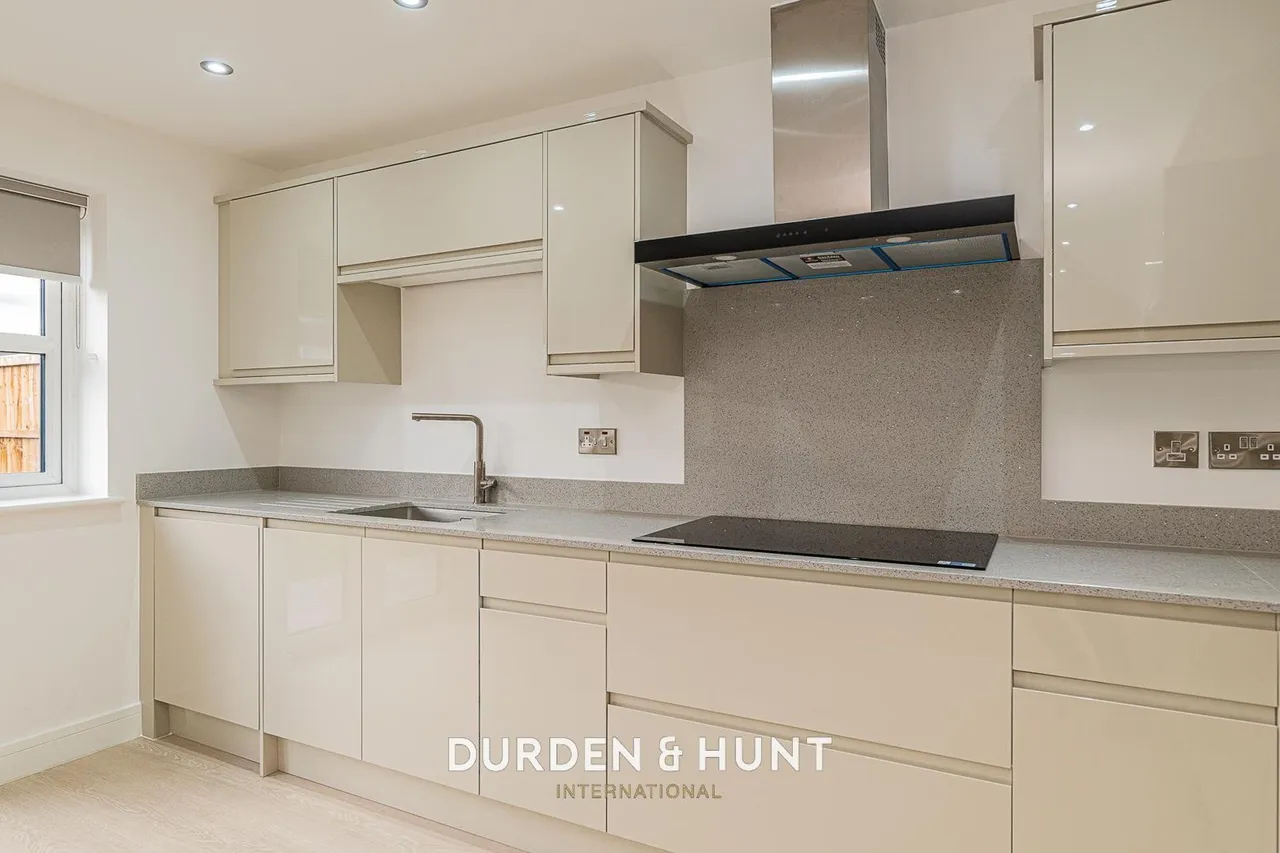 Purfleet Road, South Ockendon, RM15, photo 8