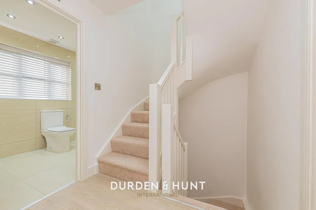 Purfleet Road, South Ockendon, RM15, photo 20