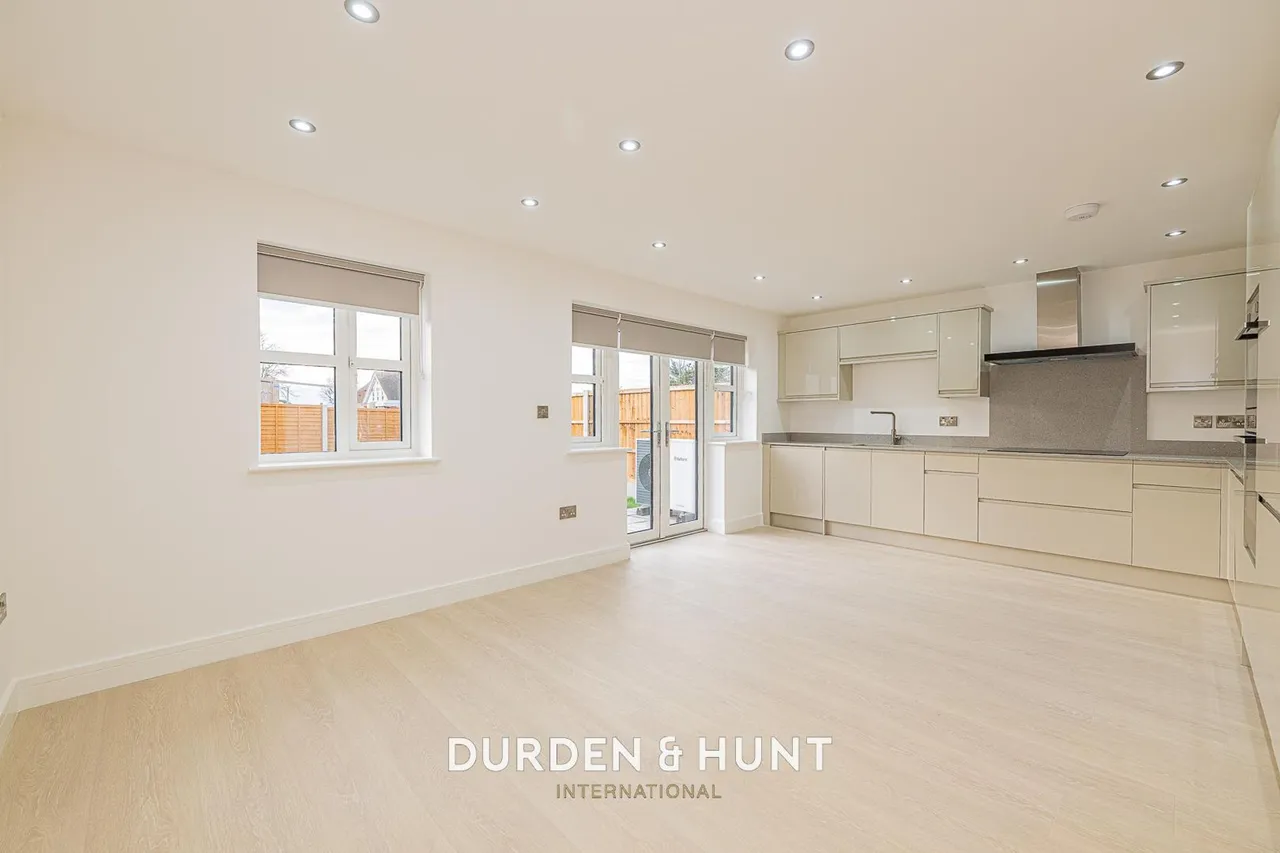 Purfleet Road, South Ockendon, RM15, photo 6