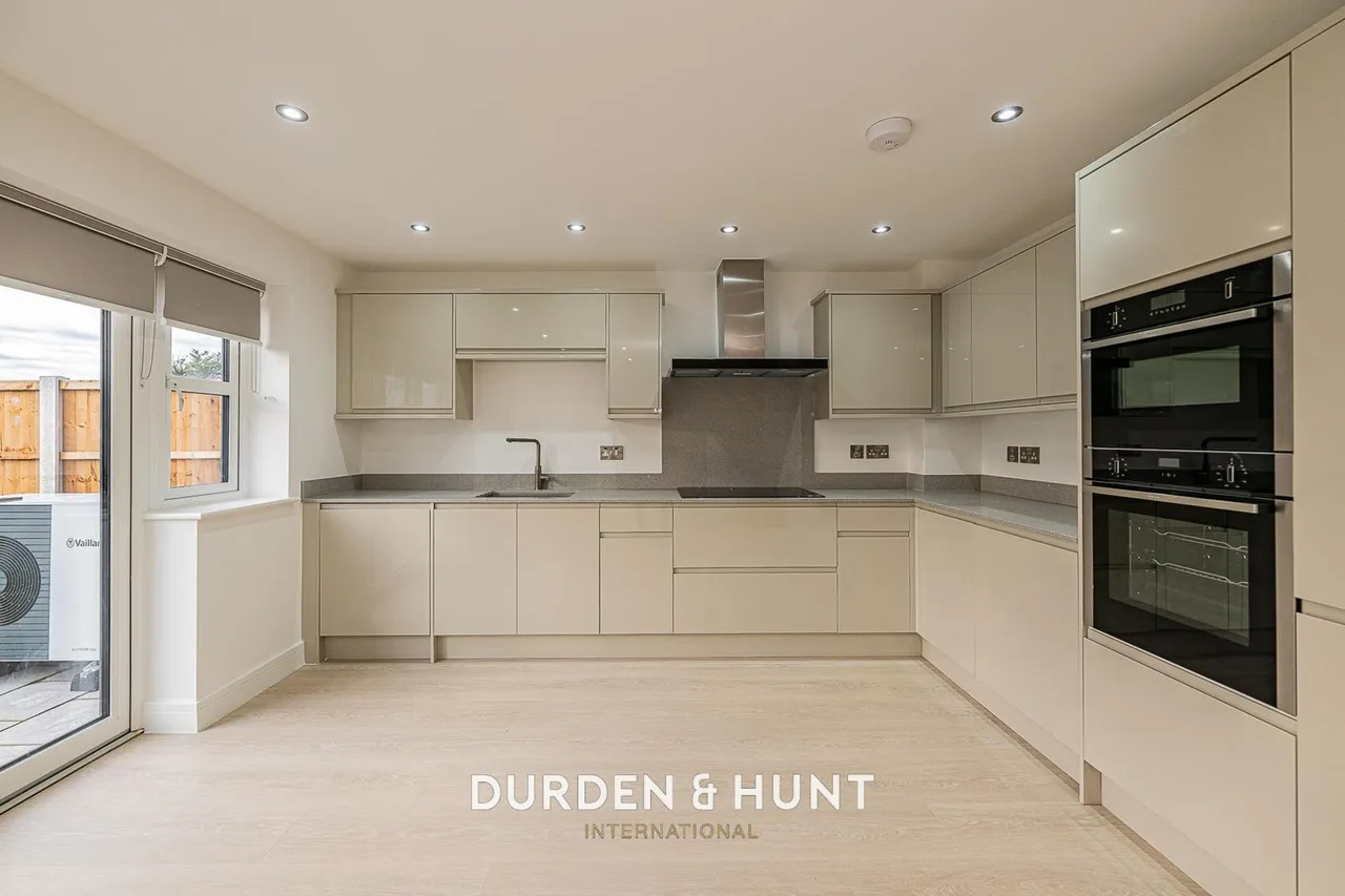 Purfleet Road, South Ockendon, RM15, photo 7