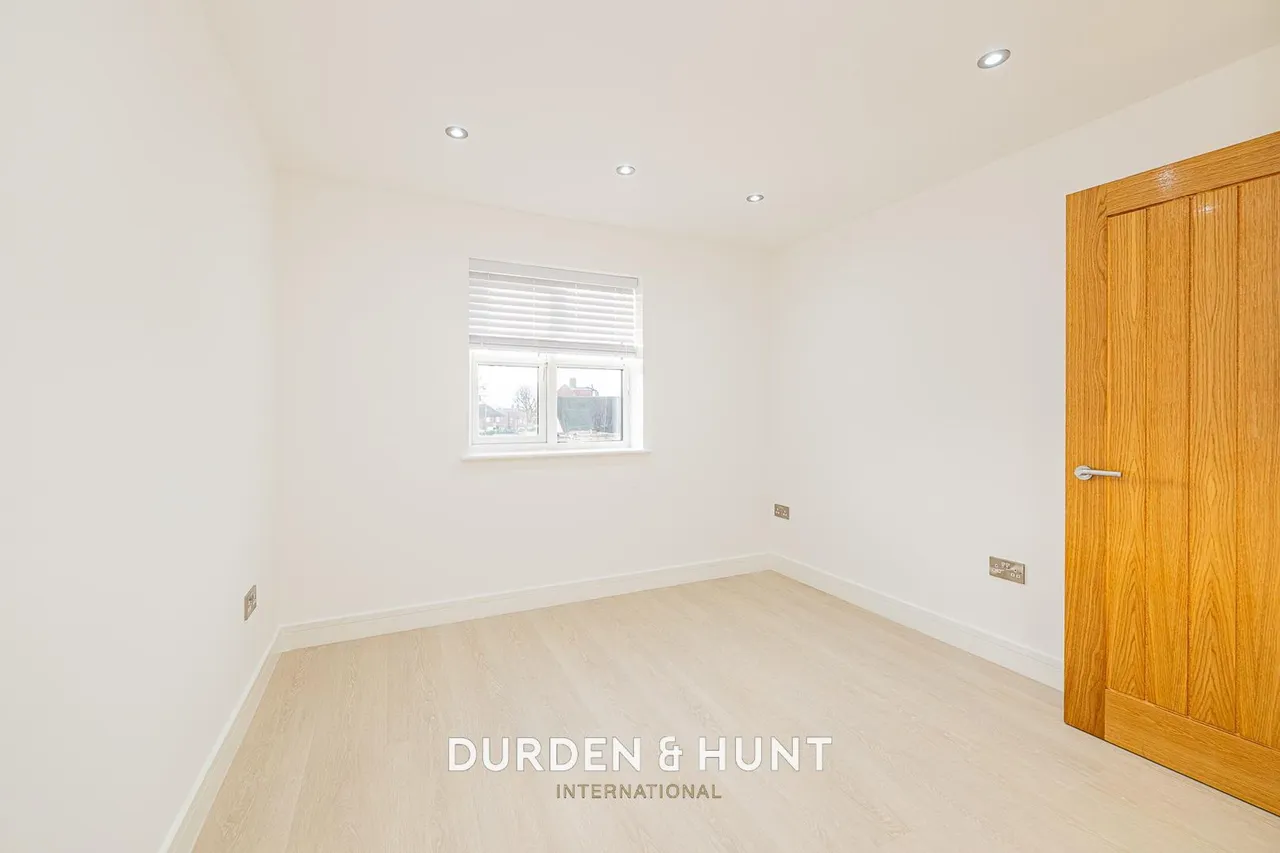 Purfleet Road, South Ockendon, RM15, photo 14