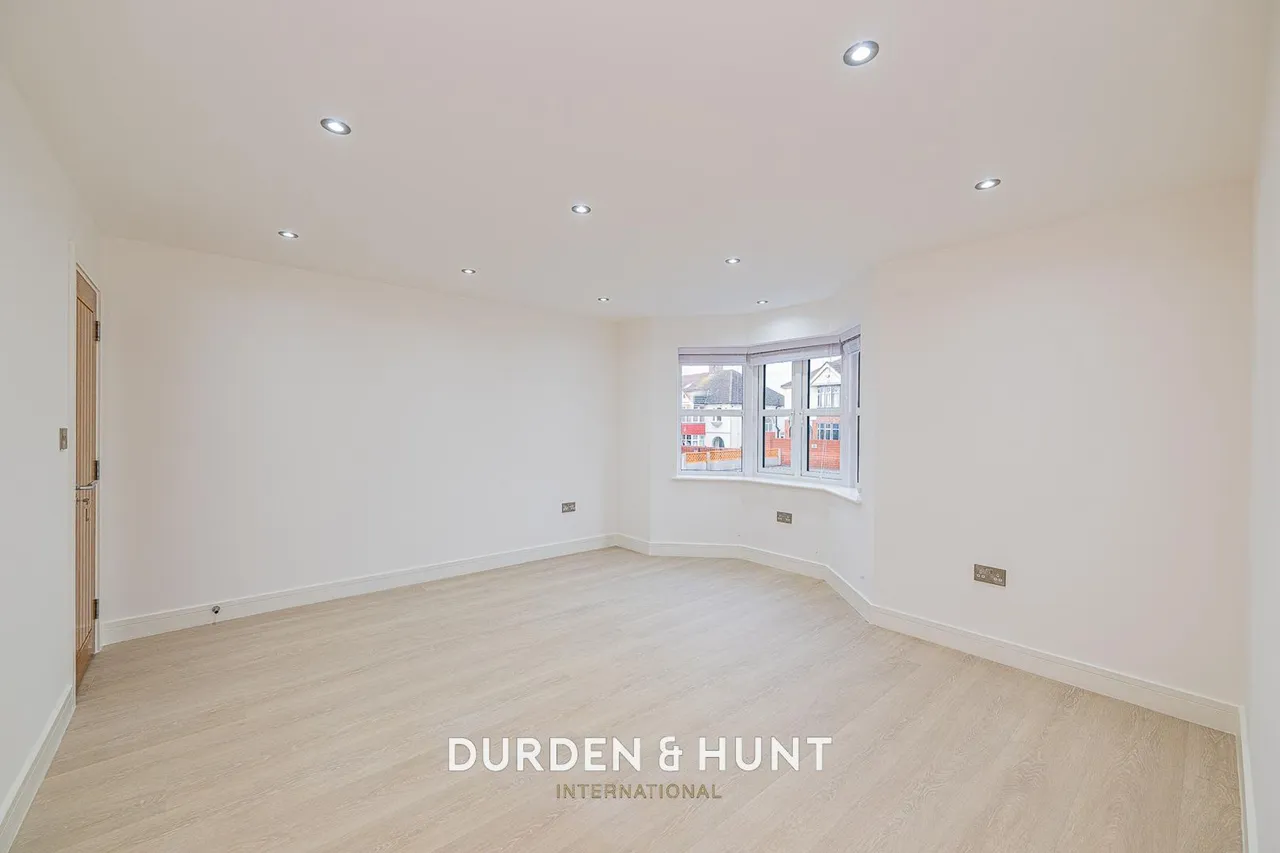Purfleet Road, South Ockendon, RM15, photo 2