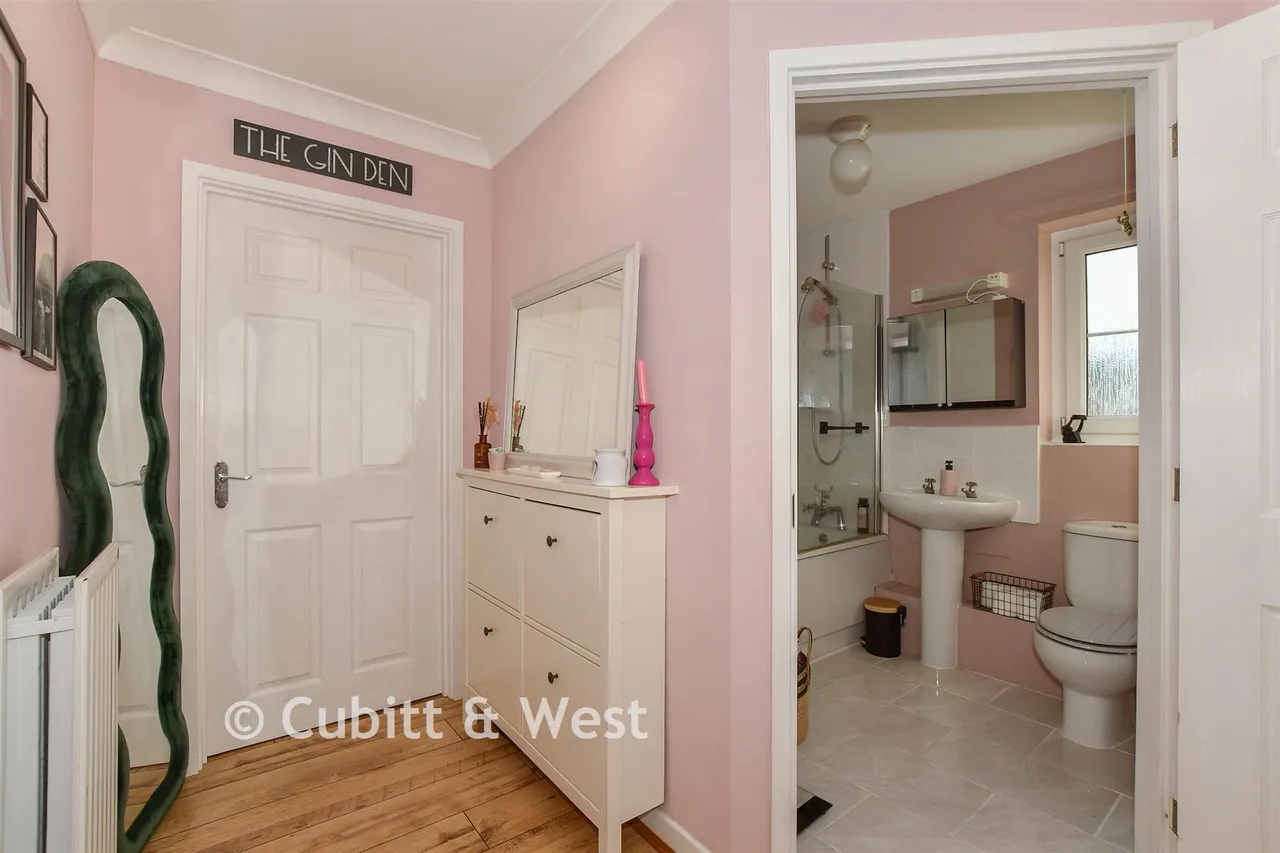 Roberts Way, Cranleigh, GU6, photo 10