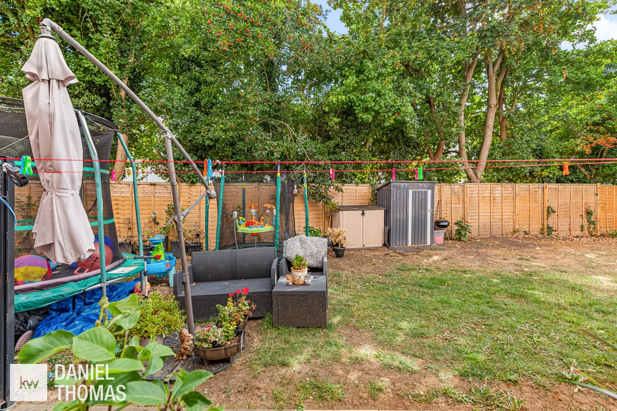 Daniel Thomas, Badburgham Court, EN9, photo 12