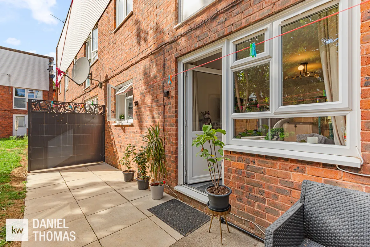 Daniel Thomas, Badburgham Court, EN9, photo 2