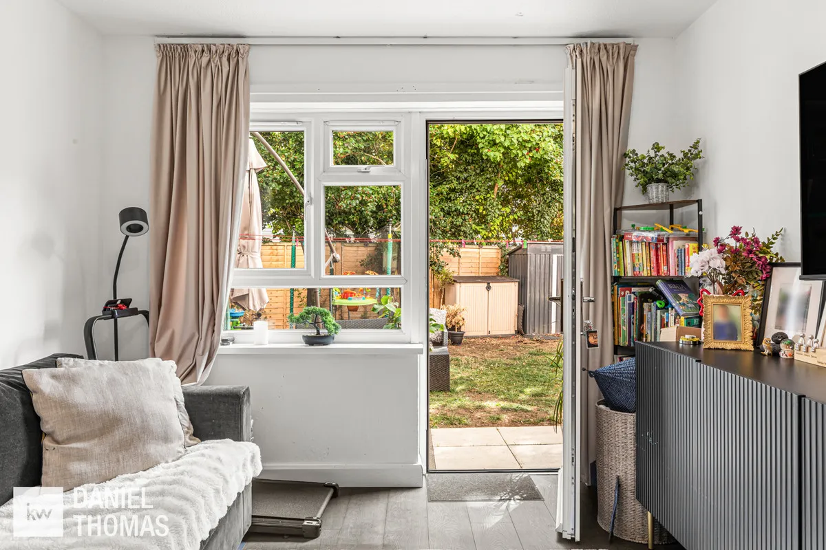 Daniel Thomas, Badburgham Court, EN9, photo 5