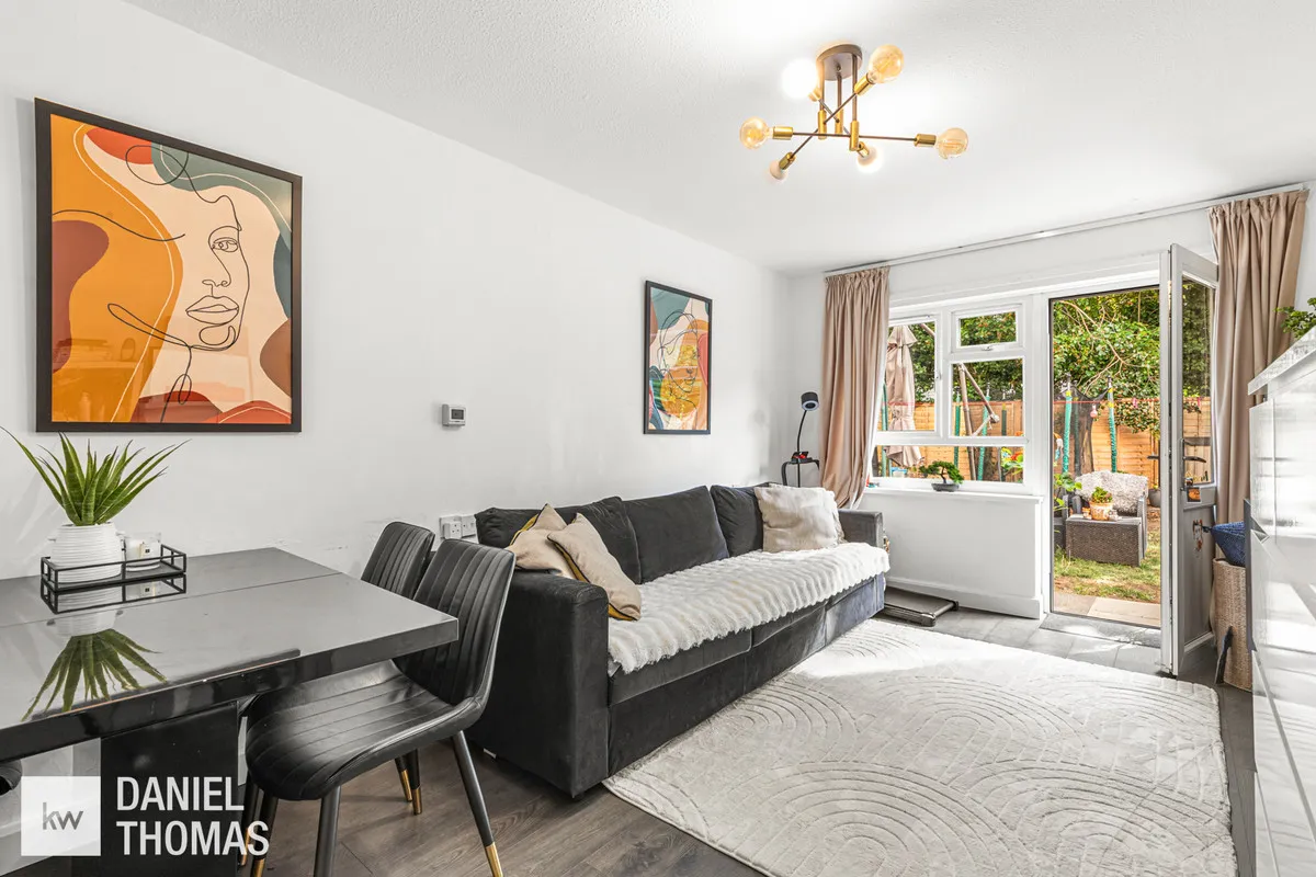 Daniel Thomas, Badburgham Court, EN9, photo 3