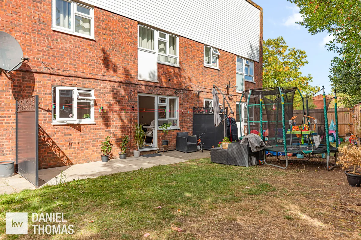 Daniel Thomas, Badburgham Court, EN9, photo 13