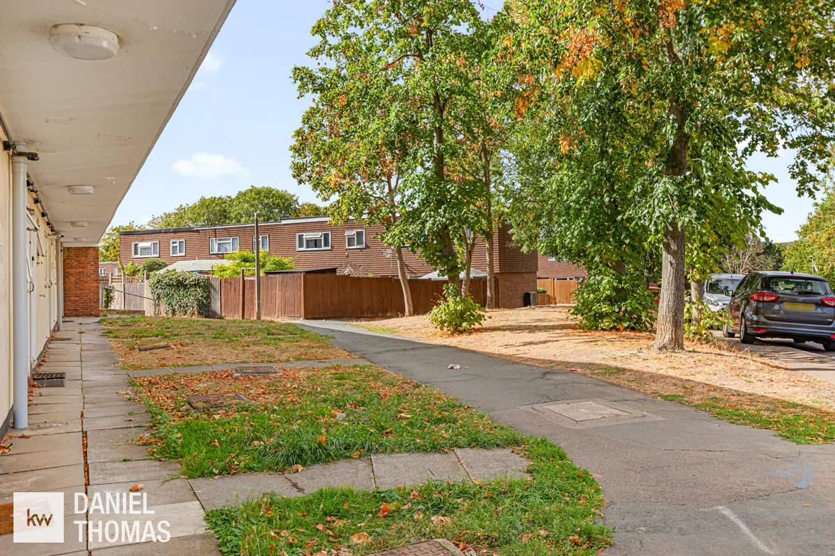 Daniel Thomas, Badburgham Court, EN9, photo 14