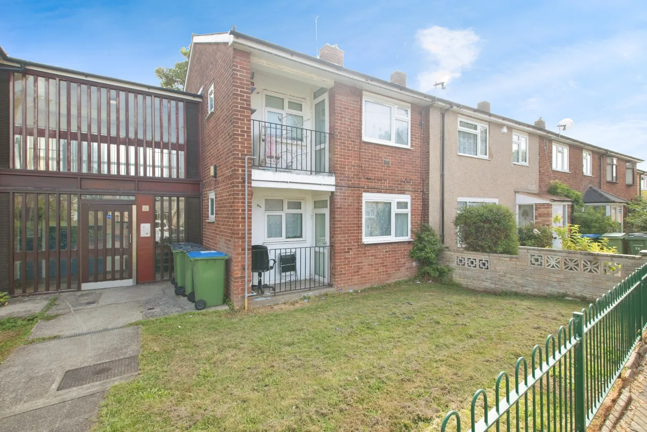 1 bed flat for sale — Godstow Road, London
