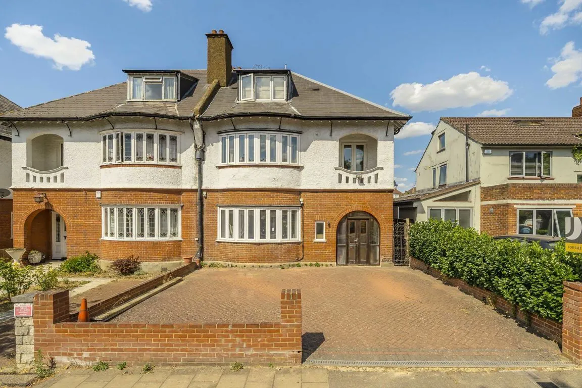 4 bed property for sale, Prentis Road, SW16
