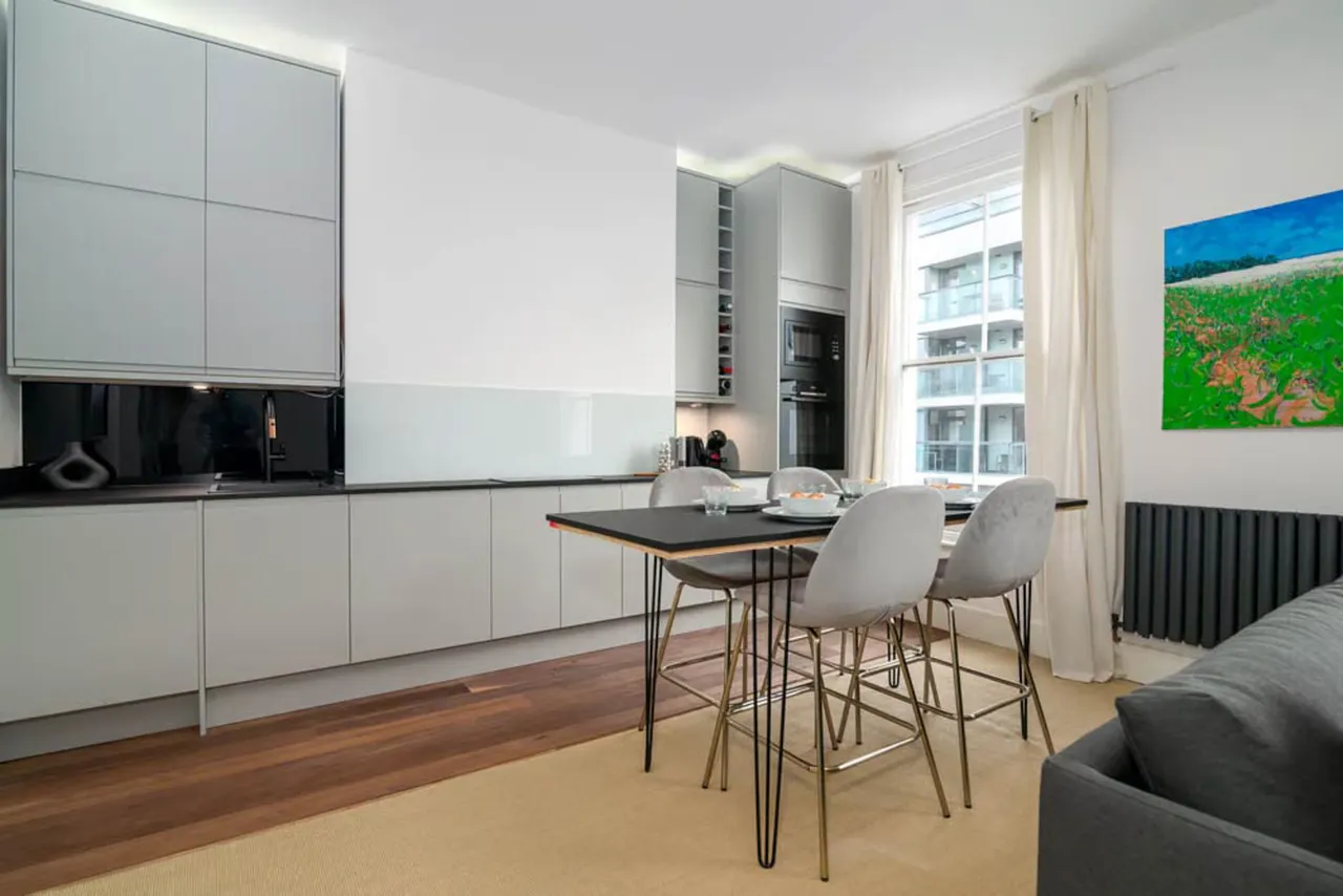 First Floor, 122 Packington Street, London, photo 3