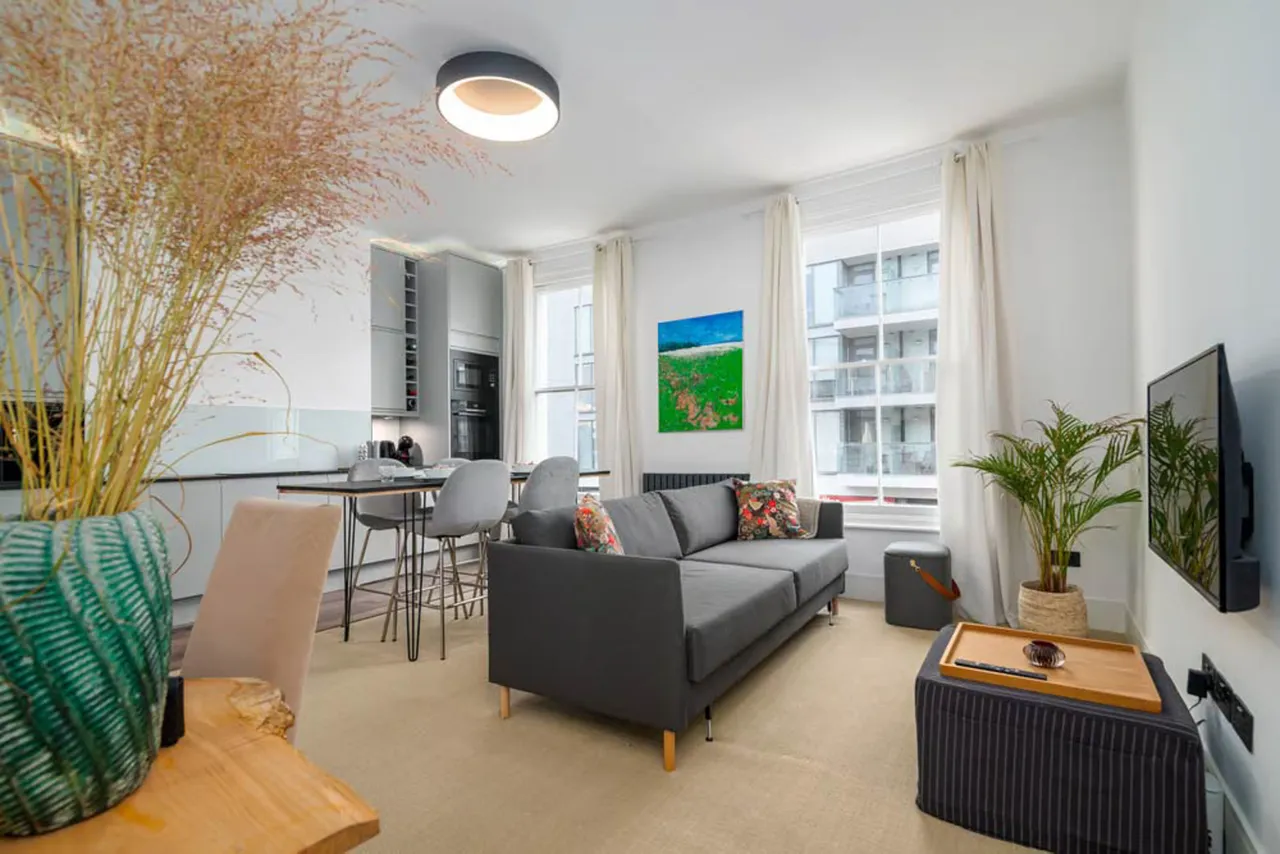 1 bed flat to rent — First Floor, 122 Packington Street, London