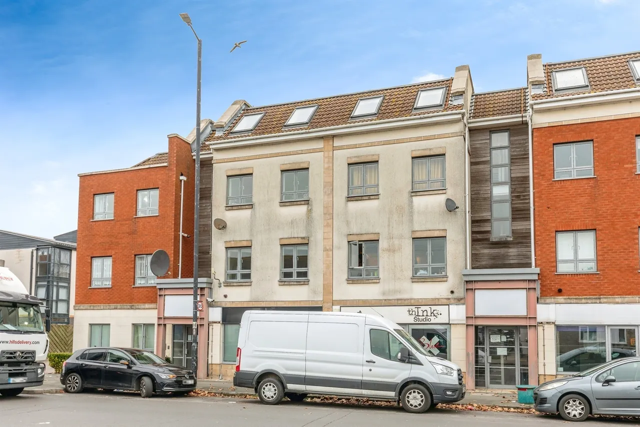 2 bed flat for sale — Avonmouth Road, Bristol