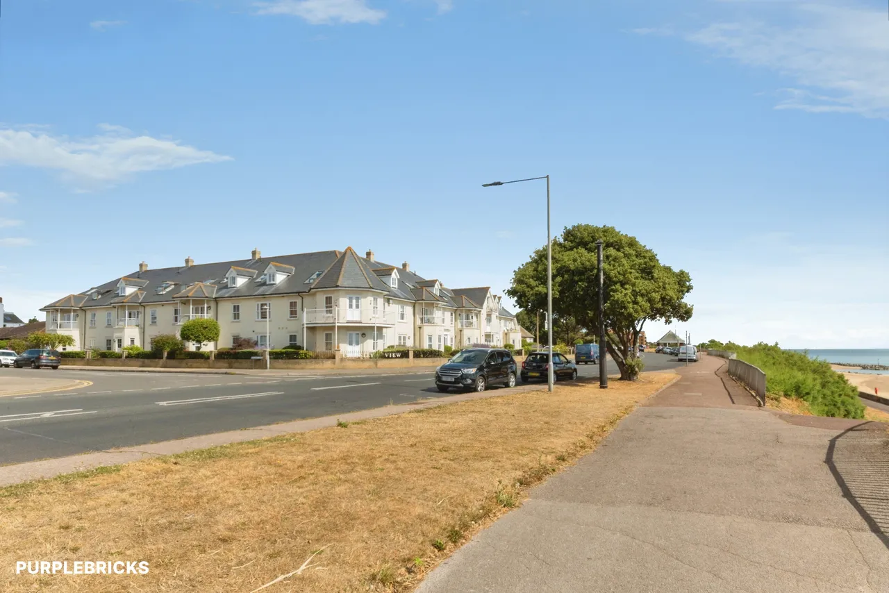 3 bed flat for sale, Marine Parade East, Clacton-On-Sea, CO15