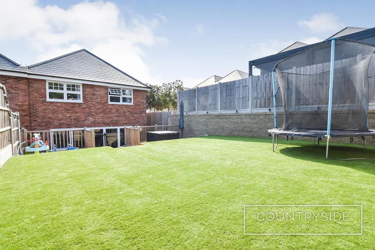 Southwell Road, Benfleet, photo 21
