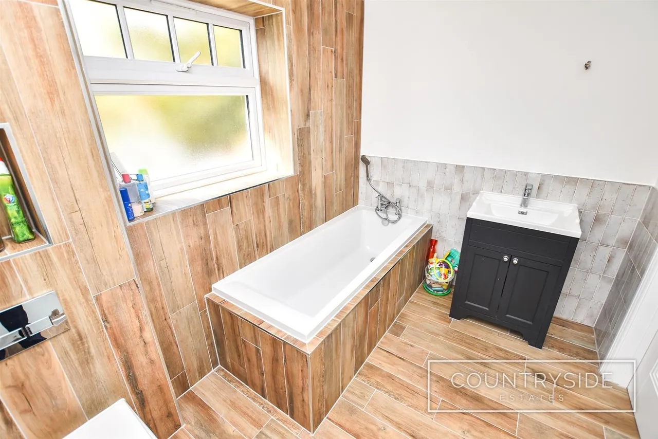 Southwell Road, Benfleet, photo 19