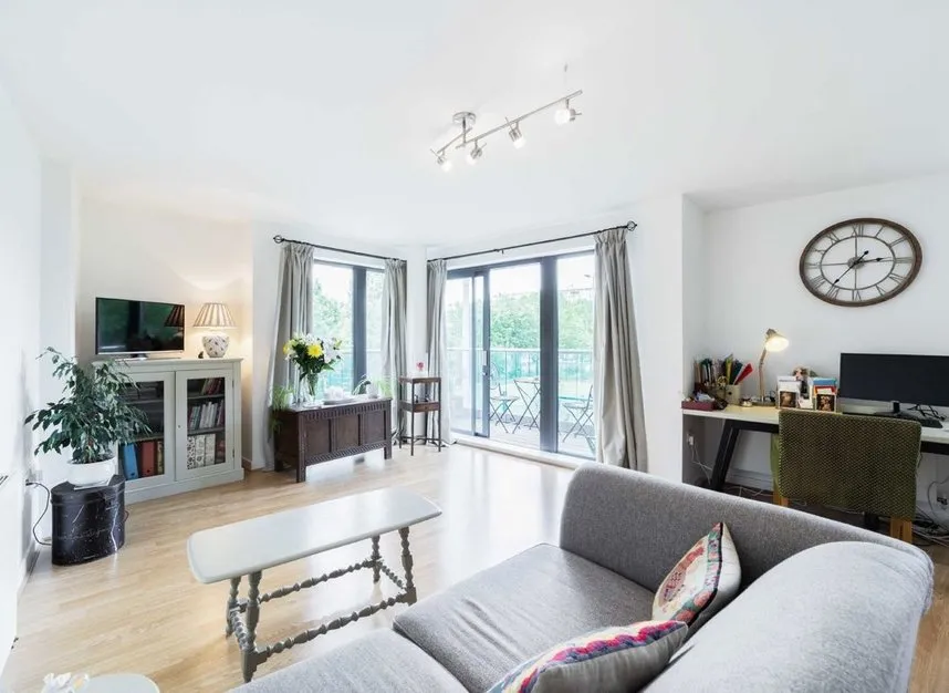 Douglas Path, Canary Wharf, E14, photo 2
