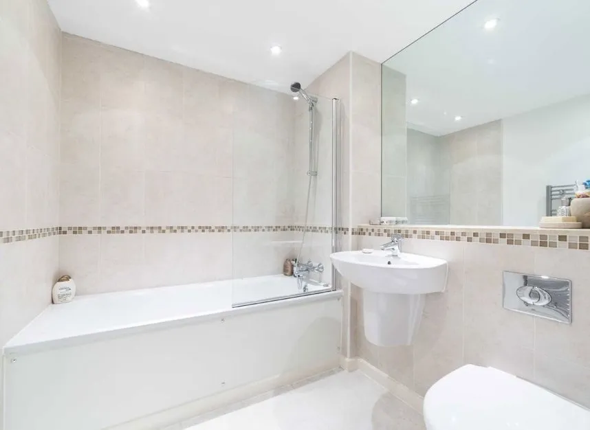 Douglas Path, Canary Wharf, E14, photo 6