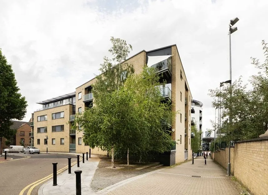 2 bed flat to rent, Douglas Path, Canary Wharf, E14