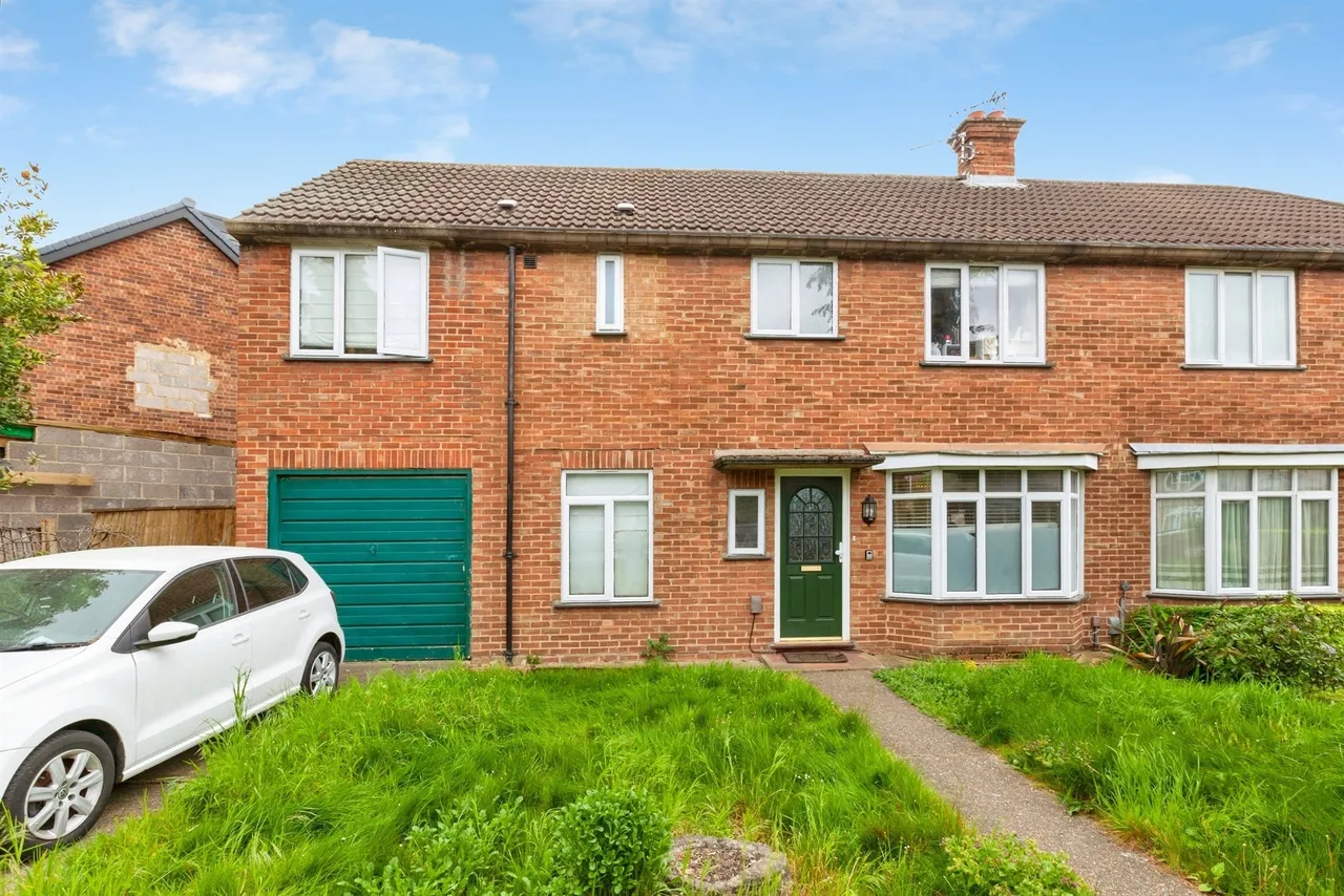 5 bed house for sale — Raymond Road, Slough