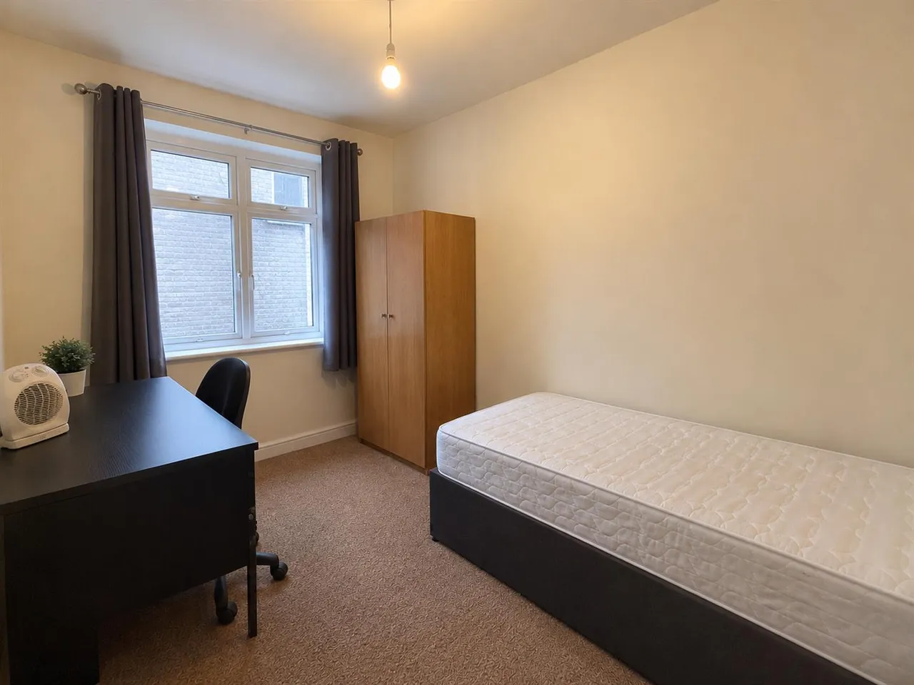High Street, Uxbridge, photo 6