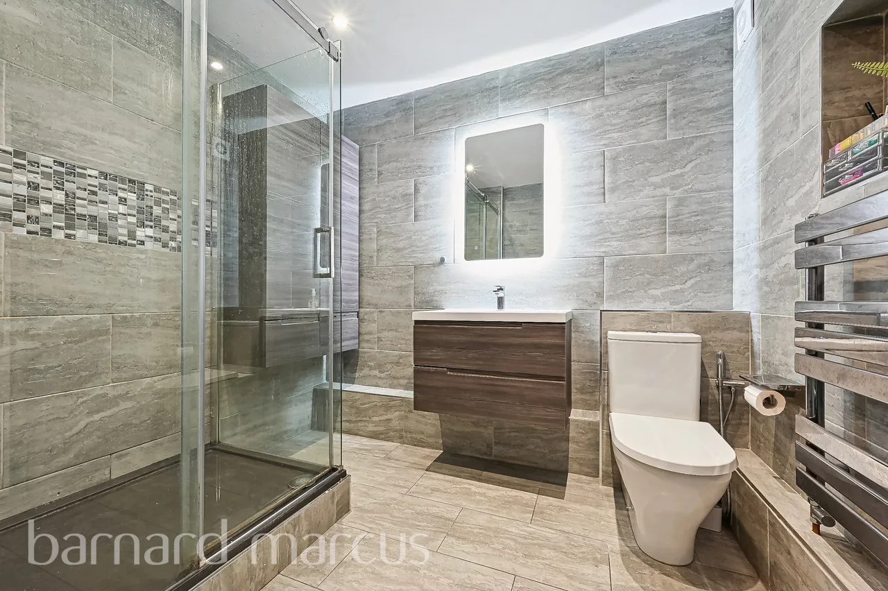 Carlingford Gardens, Mitcham, CR4, photo 5