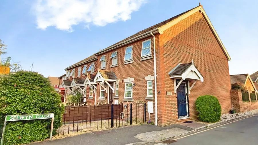 2 bed house for sale, Selwyn Close, Windsor, SL4