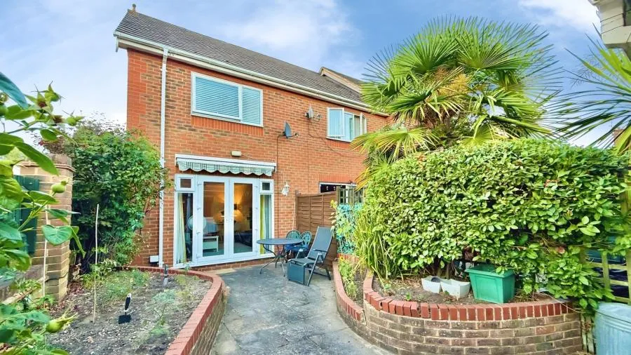 Selwyn Close, Windsor, SL4, photo 2