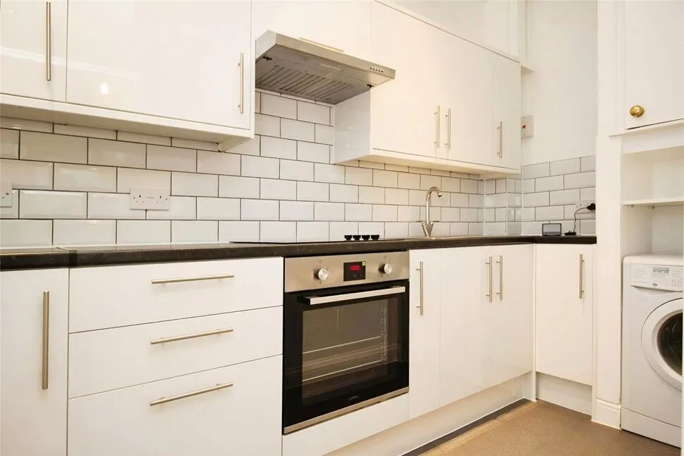 North Road, Queenborough, Kent, ME11, photo 3