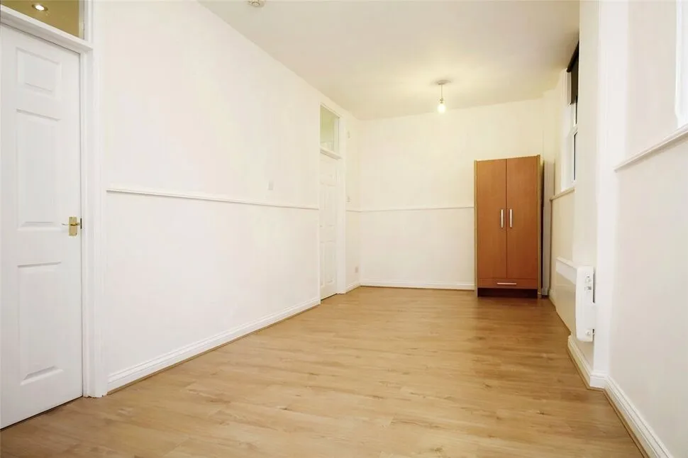 North Road, Queenborough, Kent, ME11, photo 2