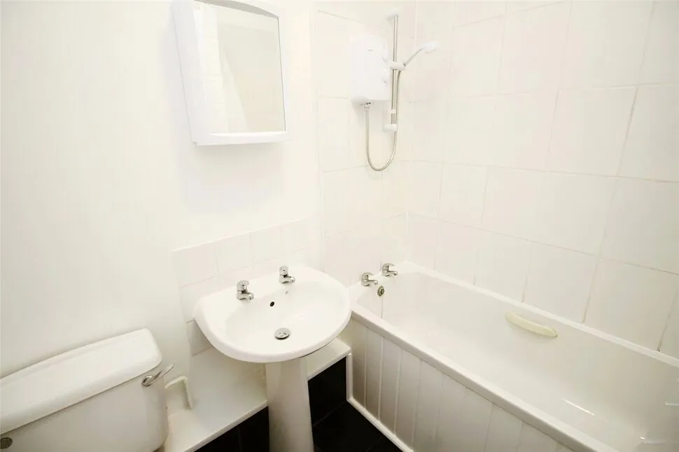 North Road, Queenborough, Kent, ME11, photo 4