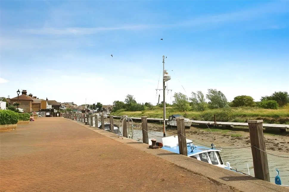 North Road, Queenborough, Kent, ME11, photo 5