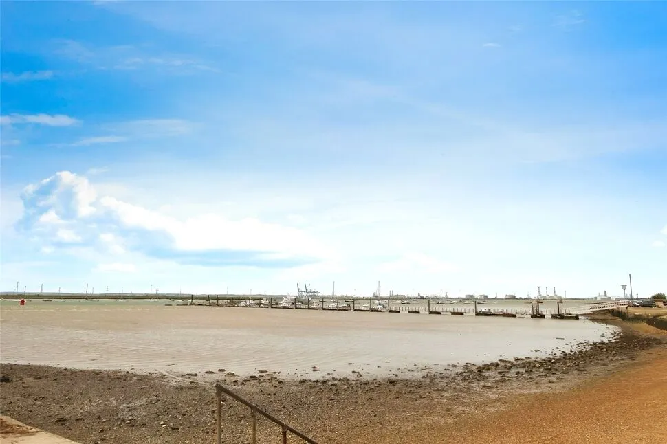 North Road, Queenborough, Kent, ME11, photo 7