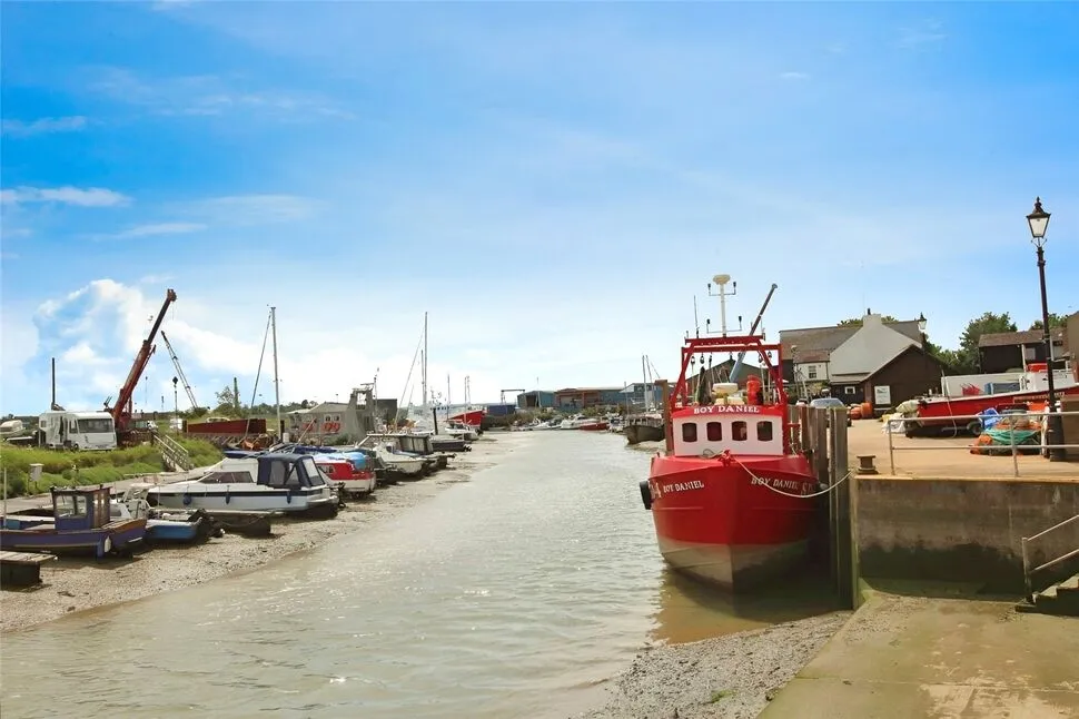 North Road, Queenborough, Kent, ME11, photo 6