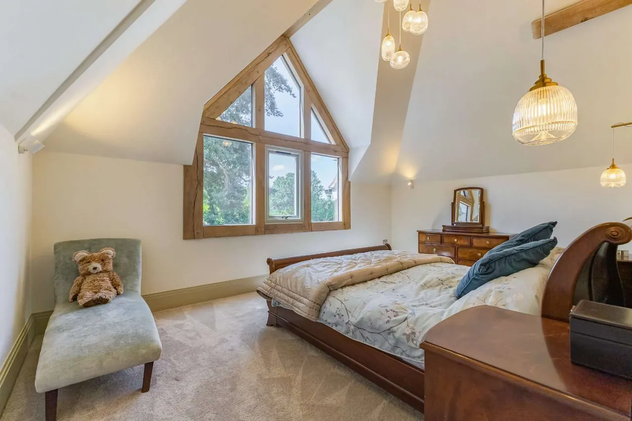 Smugglers Way, The Sands, Farnham, Surrey, GU10 1NB, photo 11