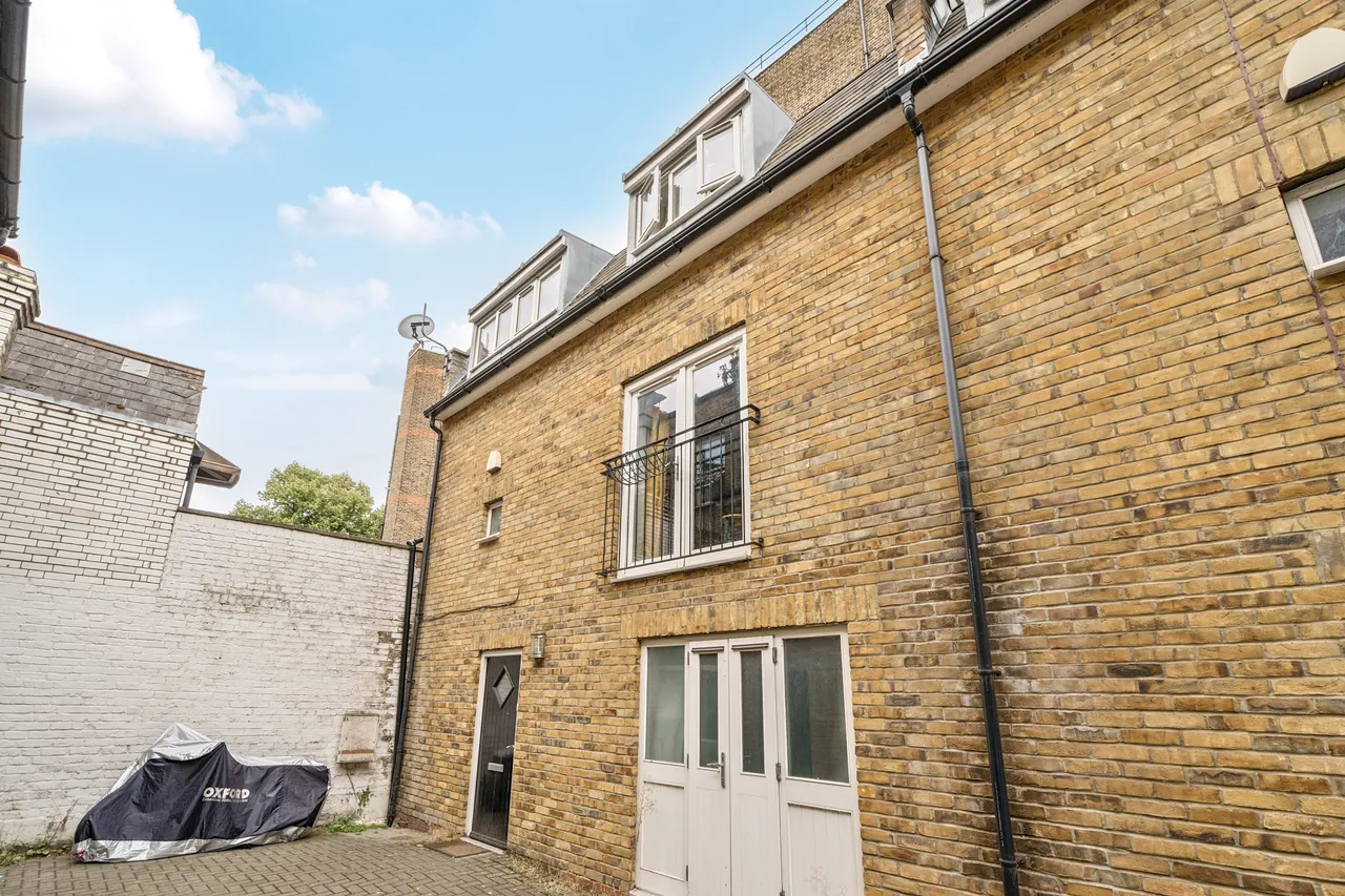2 bed house to rent, London, W4