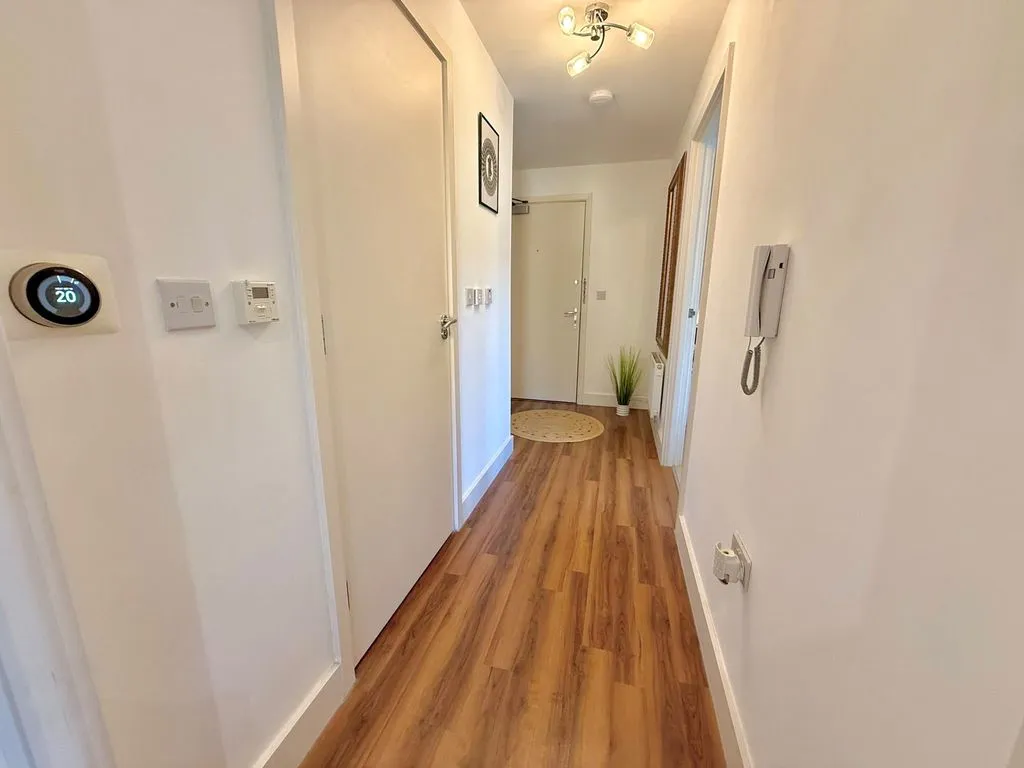 Hampton Place, Houghton Regis, LU5, photo 11
