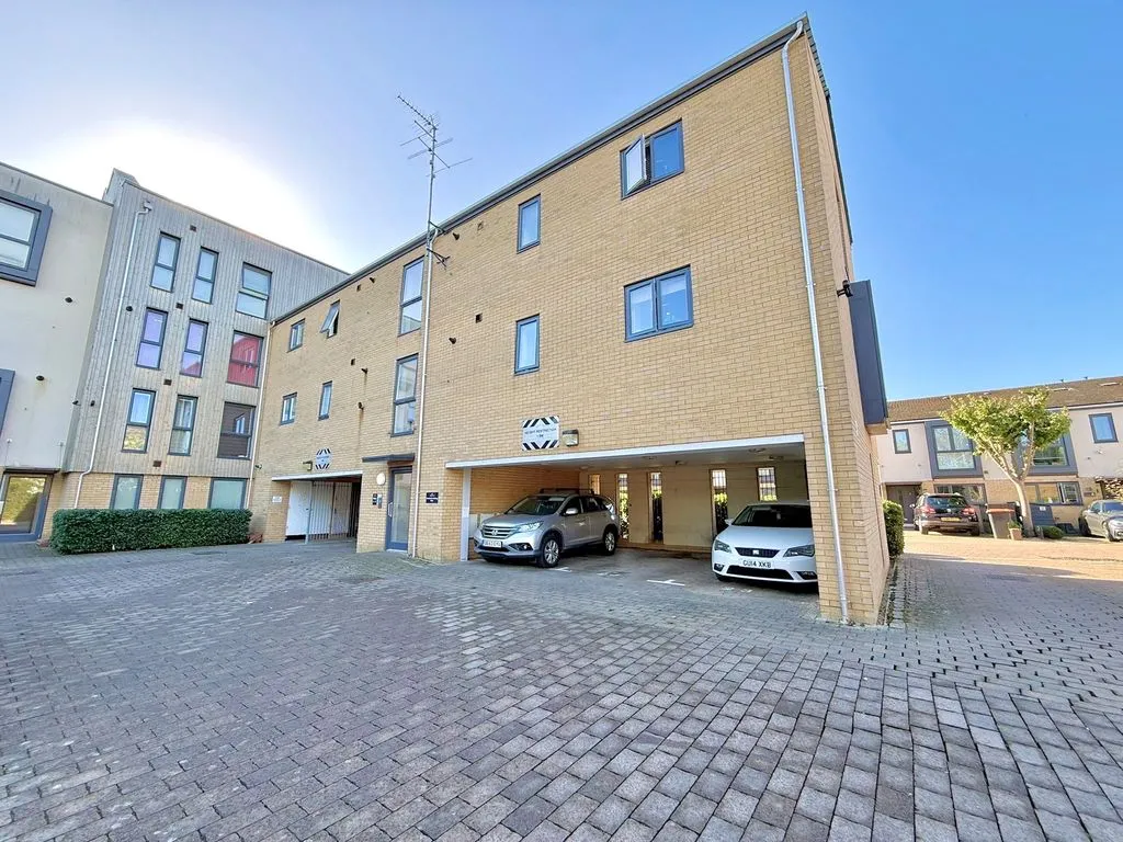 Hampton Place, Houghton Regis, LU5, photo 13