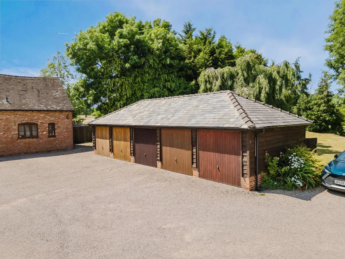 Lea End Lane, Hopwood, B48, photo 47